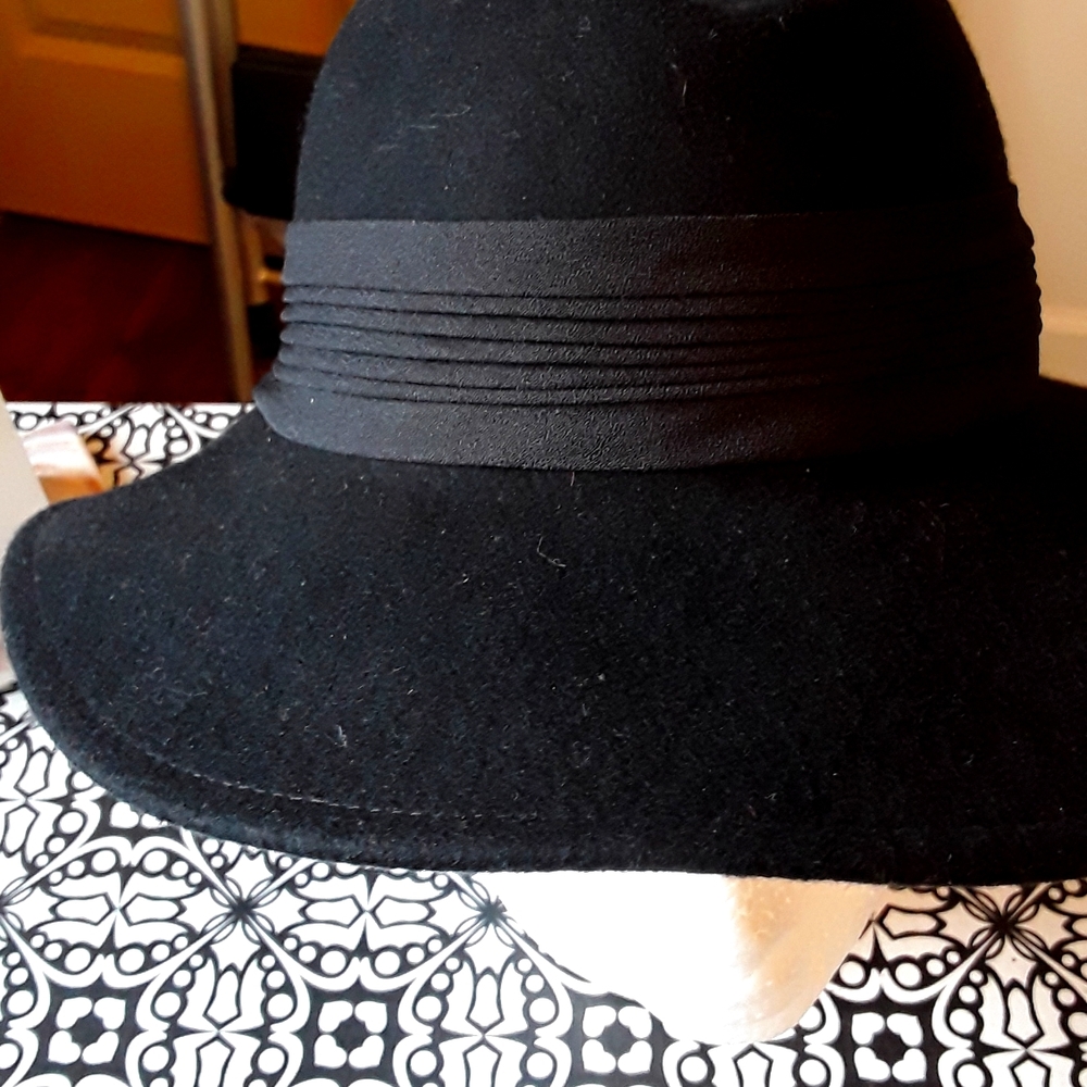 Arlin Women's Wool Hat - Pre-Owned